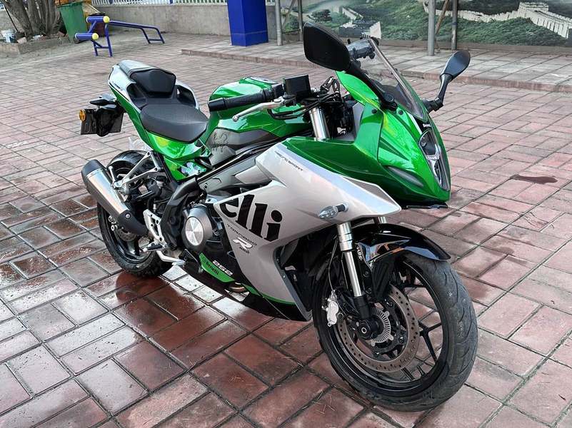 贝纳利 龙卷风 Tornado 252R