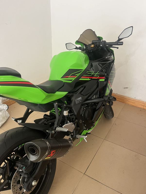 川崎 ZX-4R