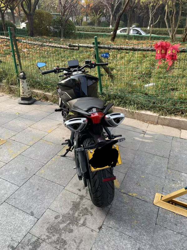 贝纳利 TNT600i