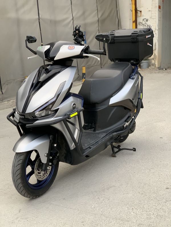 QJMOTOR 鸿125