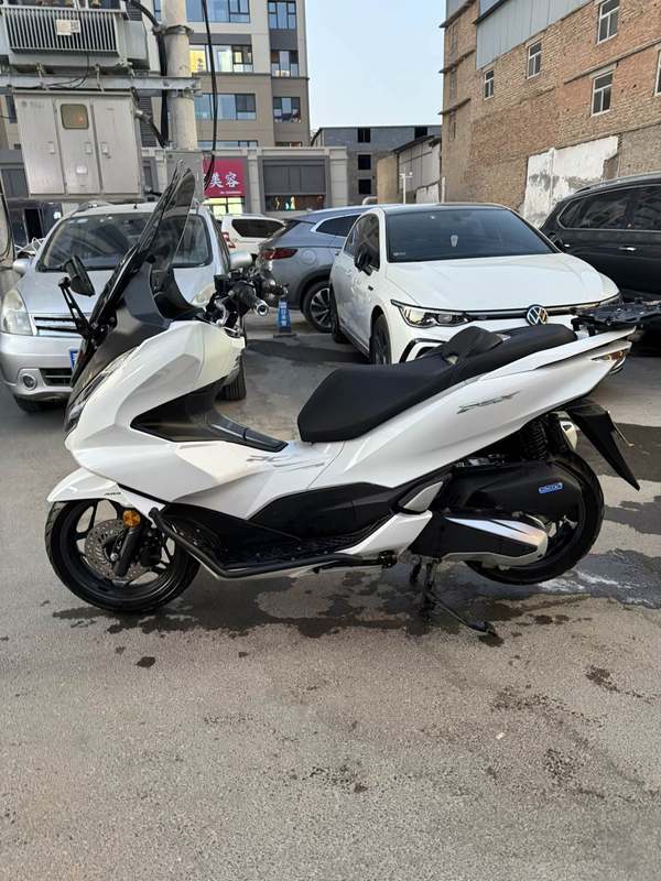 五羊本田 PCX