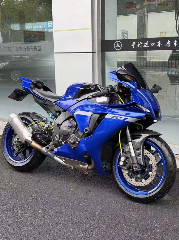 雅马哈 YZF-R1