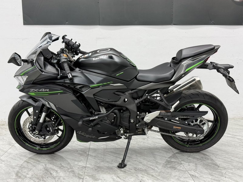 川崎 ZX-4R