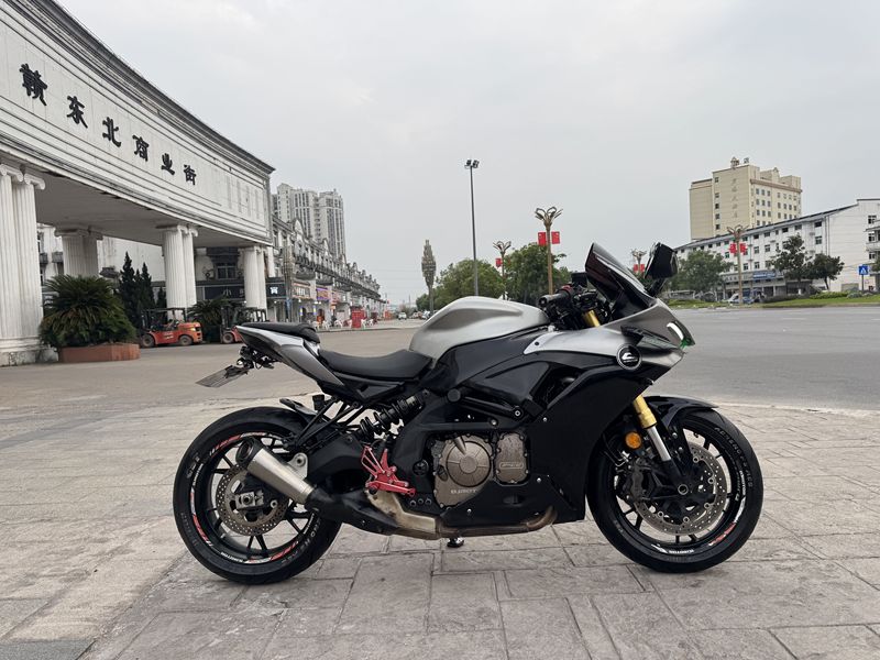 QJMOTOR 赛600