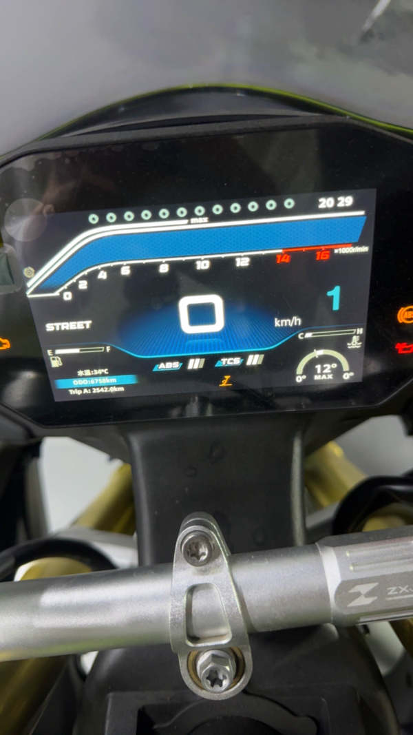 张雪机车 500RR