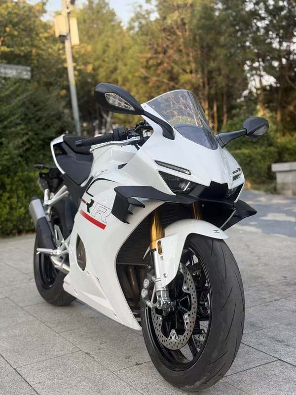 张雪机车 500RR