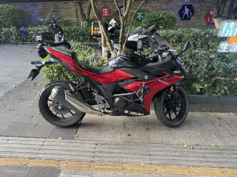 豪爵铃木 GSX250R