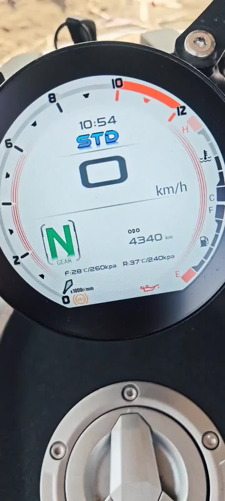 QJMOTOR 闪600