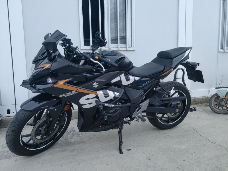 豪爵铃木 GSX250R