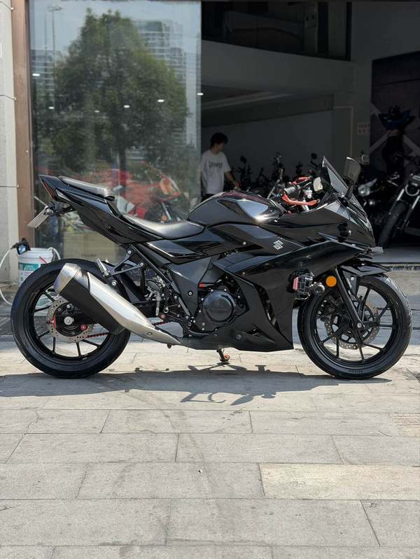 豪爵铃木 GSX250R
