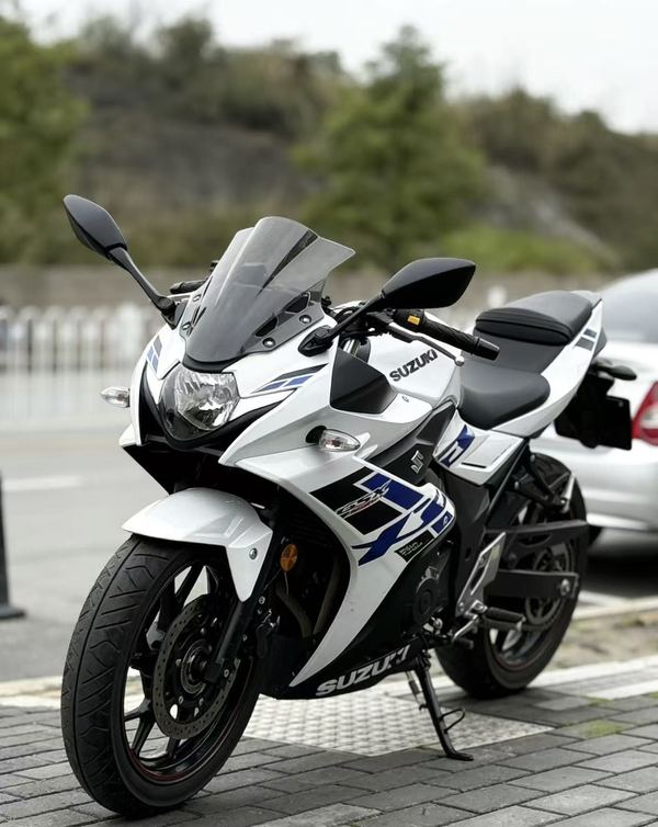 豪爵铃木 GSX250R