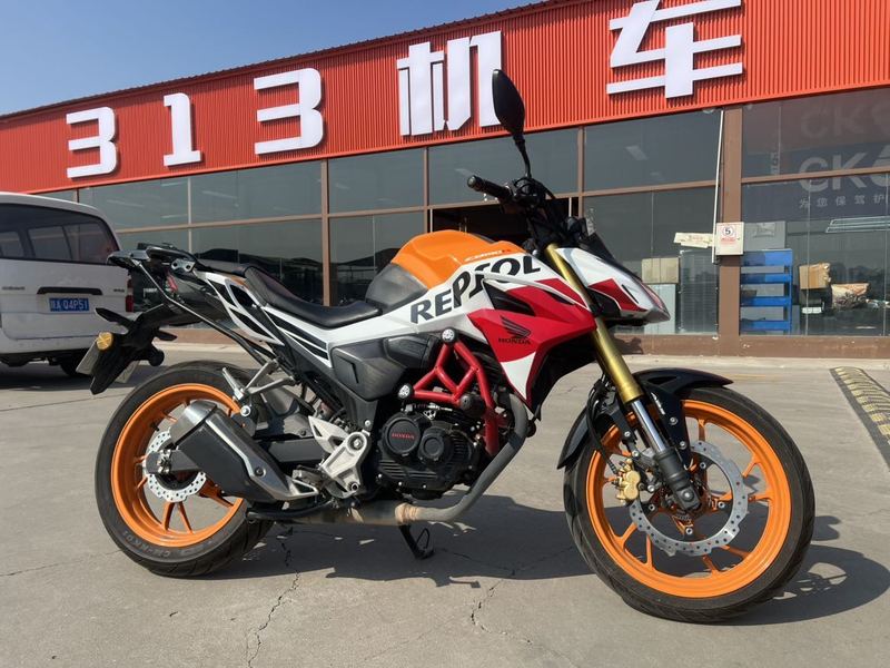 五羊本田 CB190R 暴锋眼