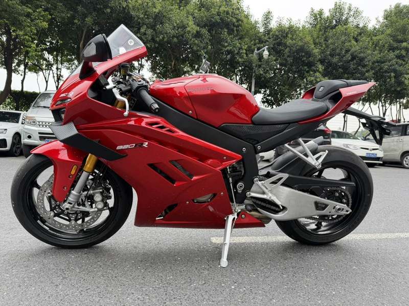 张雪机车 820RR