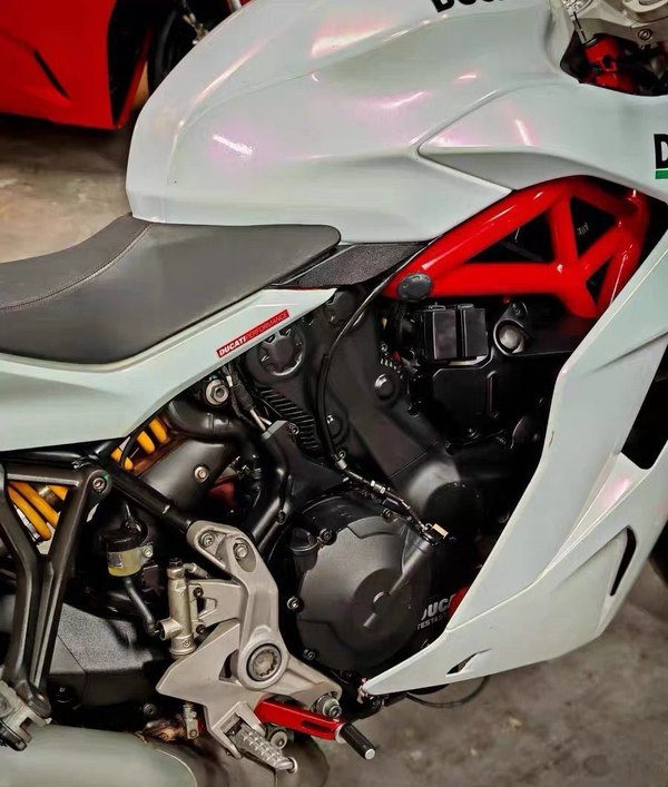 杜卡迪 SuperSport
