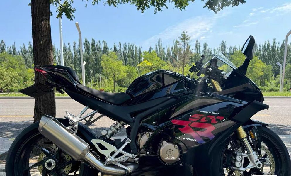 张雪机车 500RR