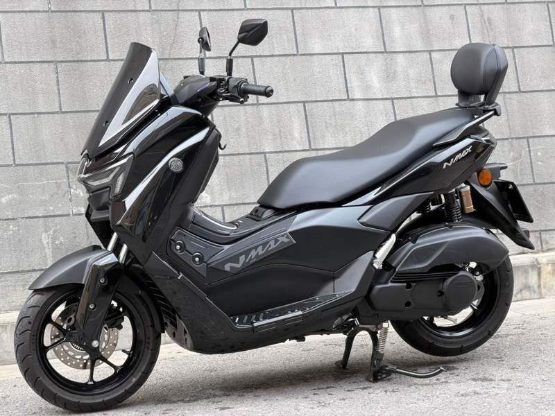 雅马哈 NMAX
