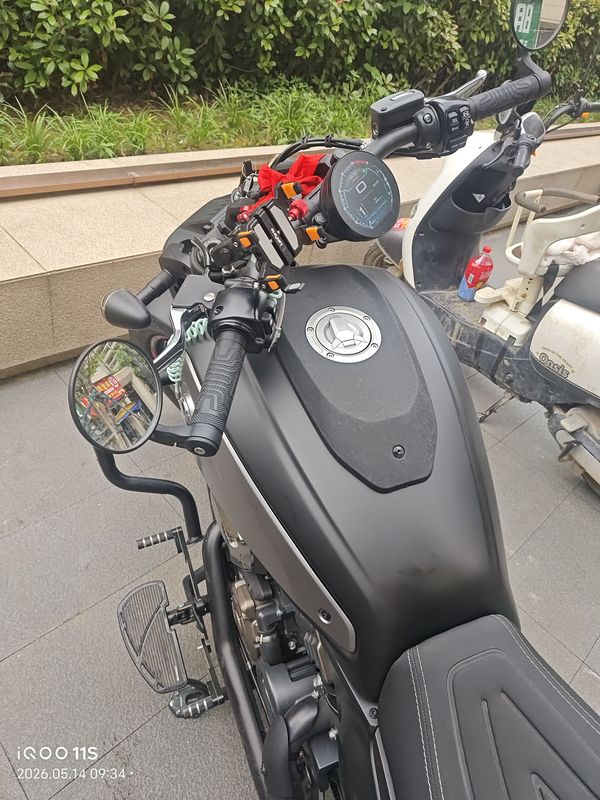 QJMOTOR 闪600