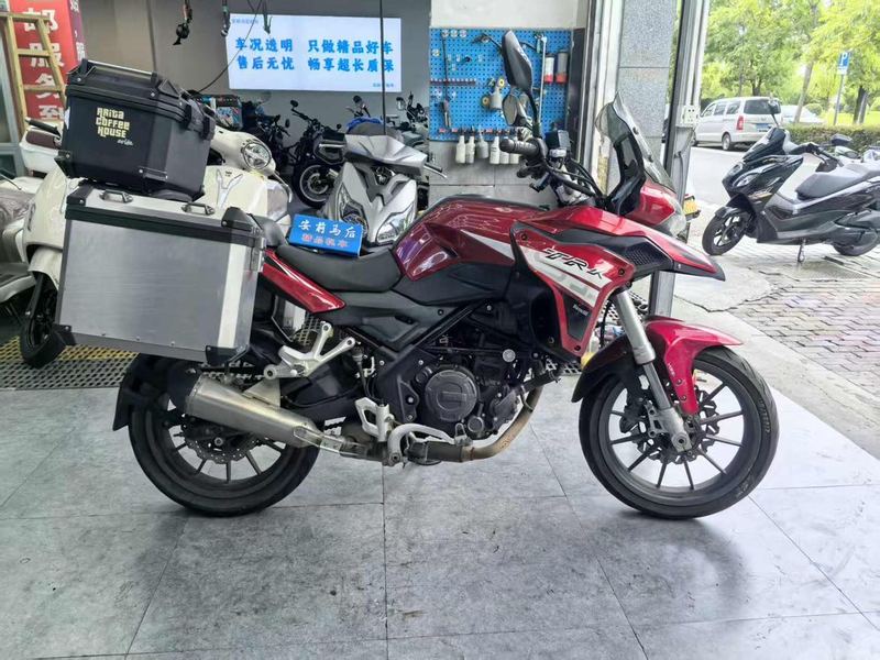 贝纳利 金鹏 TRK251