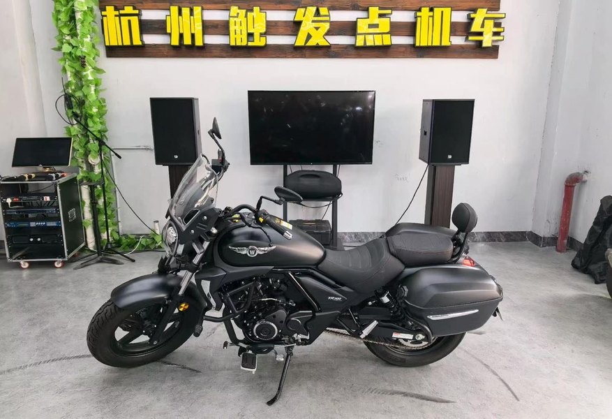 豪爵 TR300