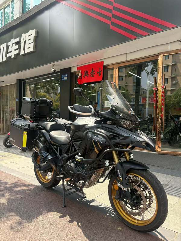 贝纳利 TRK552