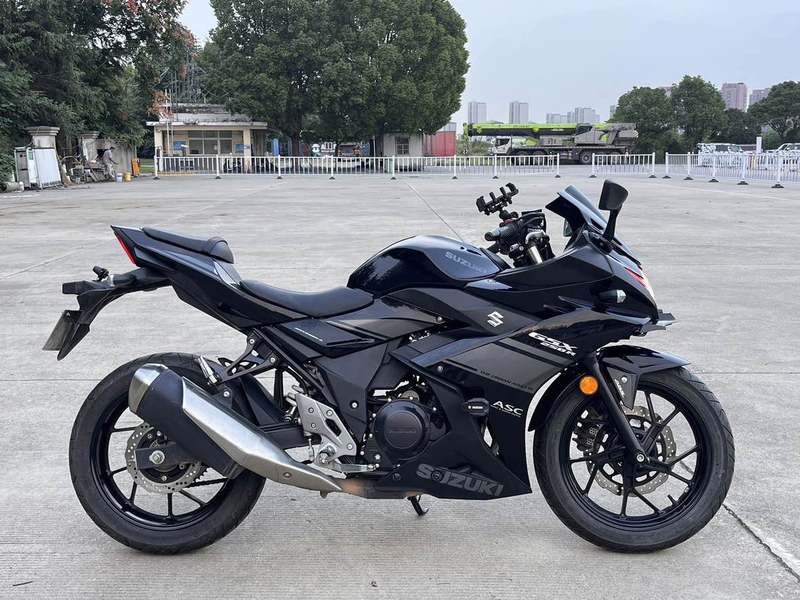 豪爵铃木 GSX250R