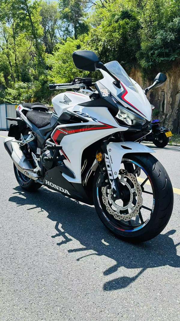 本田WING CBR400R