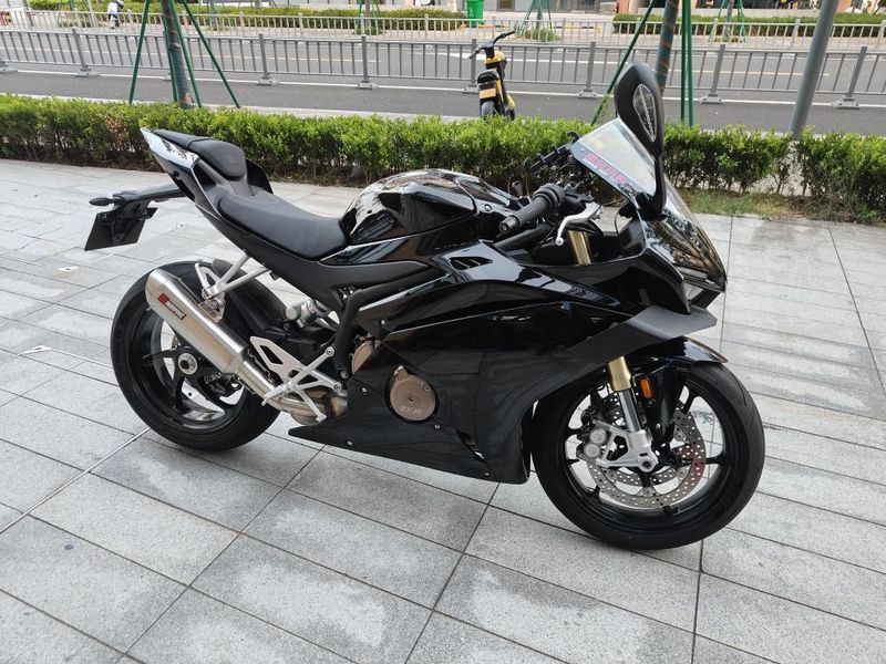 张雪机车 500RR
