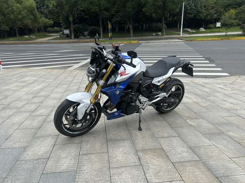 宝马 F 900 R