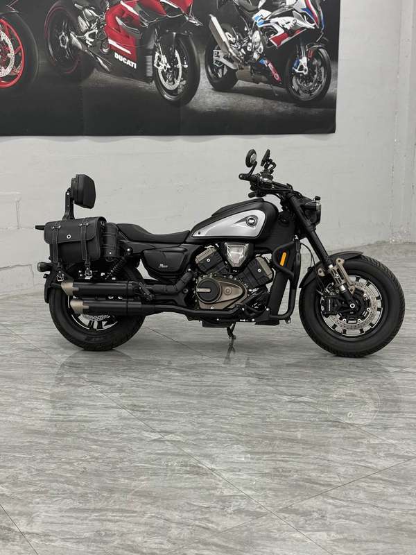 QJMOTOR 闪600