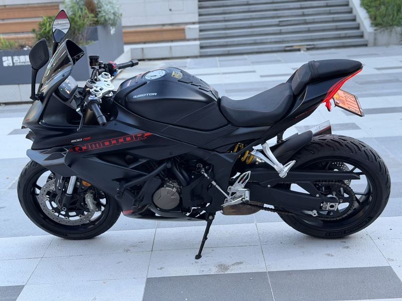 QJMOTOR 赛600