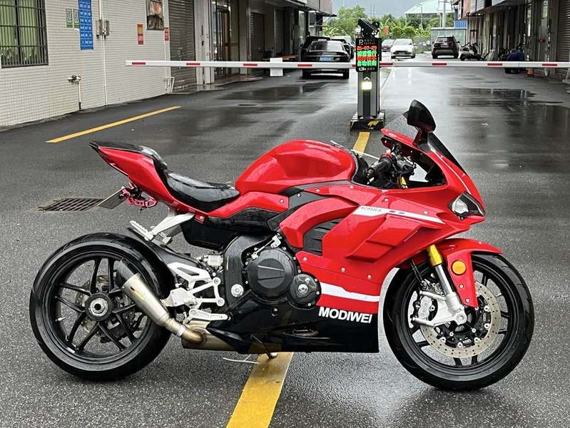 摩迪威 800RR