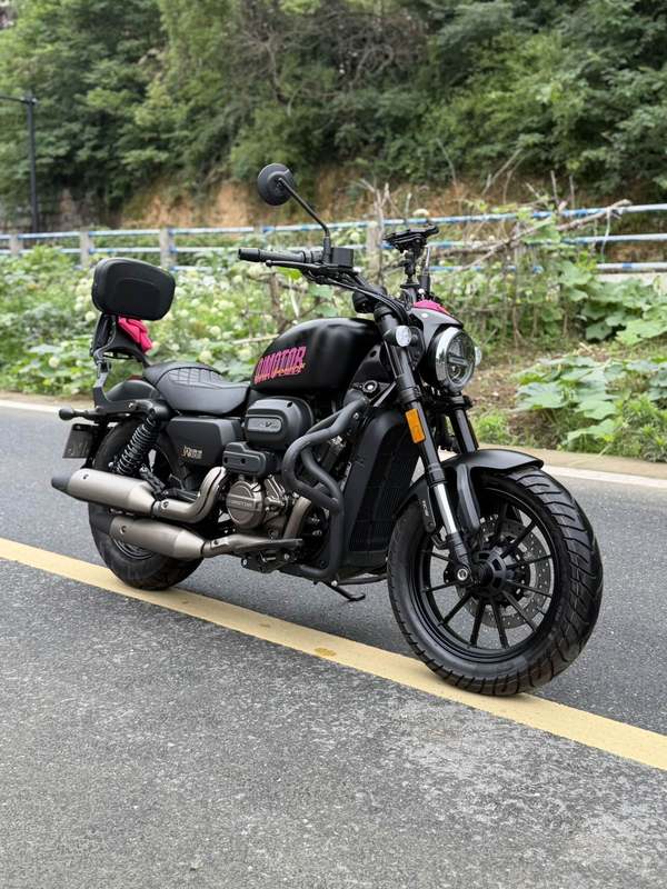 QJMOTOR 闪300S