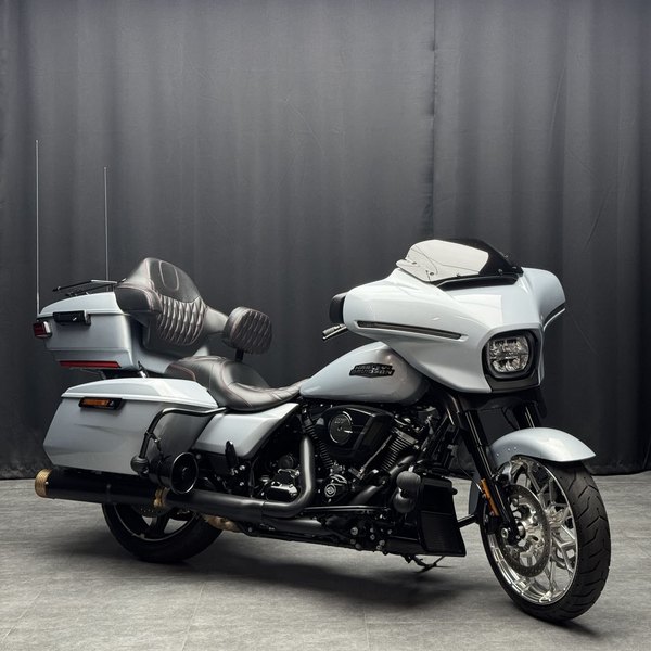 哈雷戴维森 大道滑翔 Street Glide