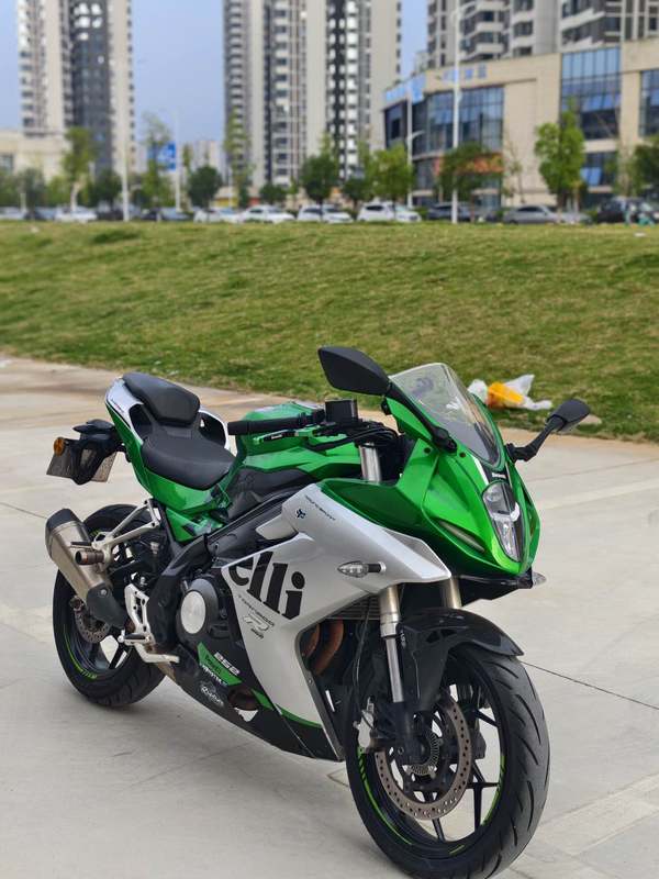 贝纳利 龙卷风 Tornado 252R