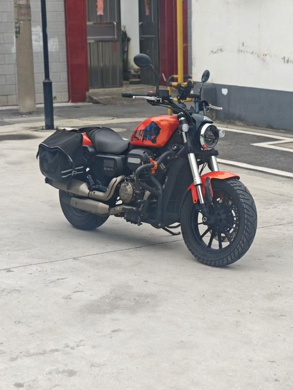 QJMOTOR 闪300S