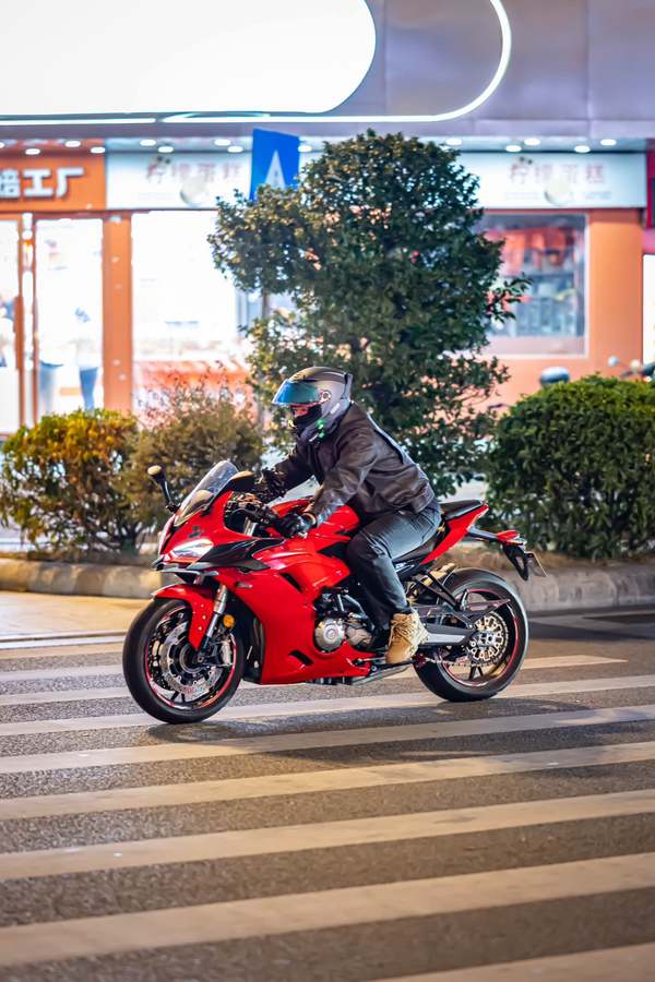 QJMOTOR 赛600