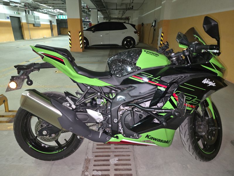 川崎 ZX-4R