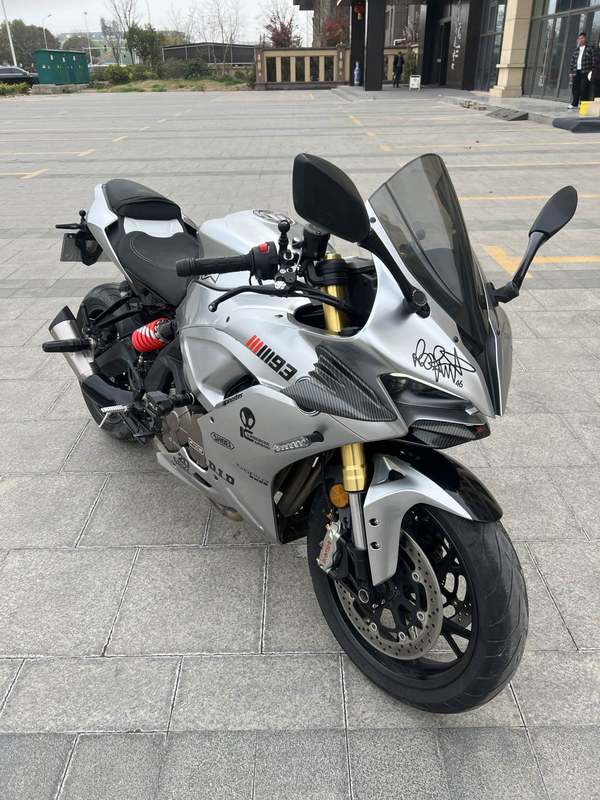 QJMOTOR 赛600