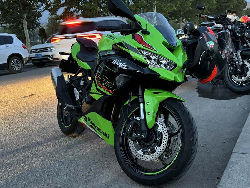 川崎 ZX-4R