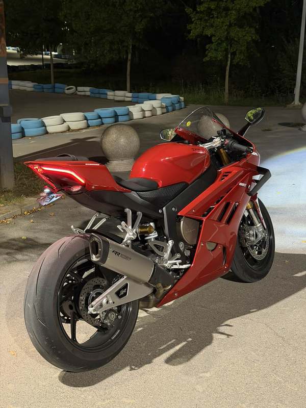 张雪机车 820RR