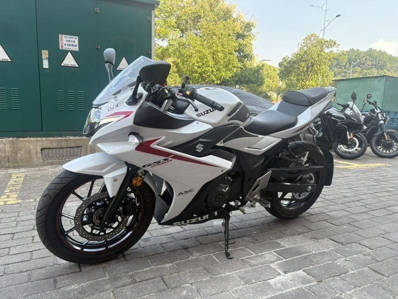 豪爵铃木 GSX250R