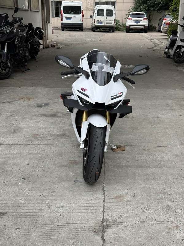 张雪机车 500RR