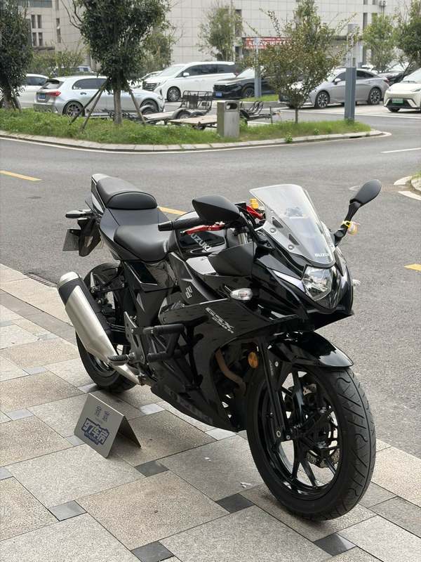 豪爵铃木 GSX250R