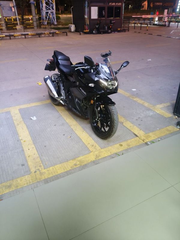 豪爵铃木 GSX250R