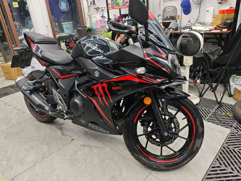 豪爵铃木 GSX250R