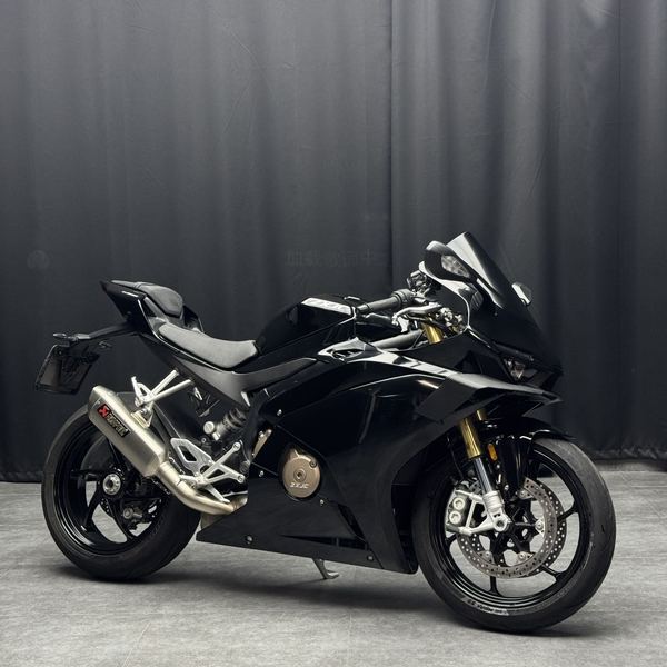 张雪机车 500RR