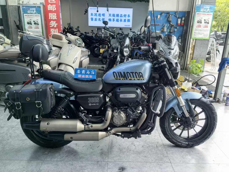 QJMOTOR 闪300S
