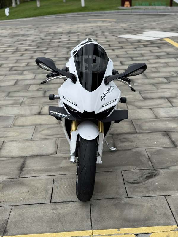 张雪机车 500RR