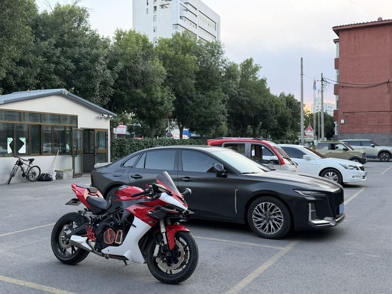 QJMOTOR 赛600