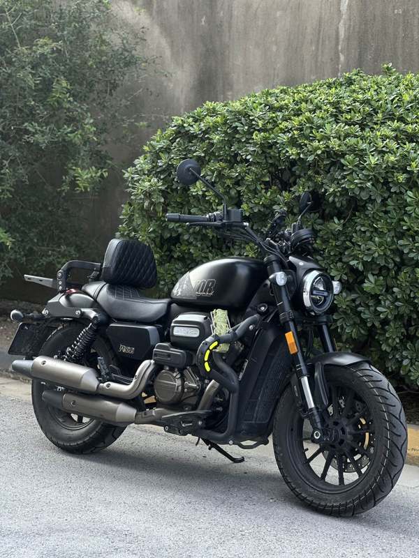QJMOTOR 闪300S